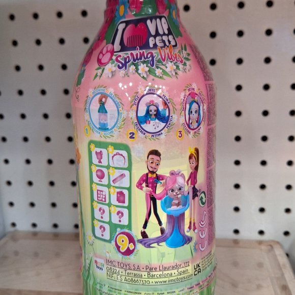 VIP Pets - Spring Vibes Series - Includes 1 VIP Pets Doll, 9 Surprises, 6 Access - Picture 2 of 8